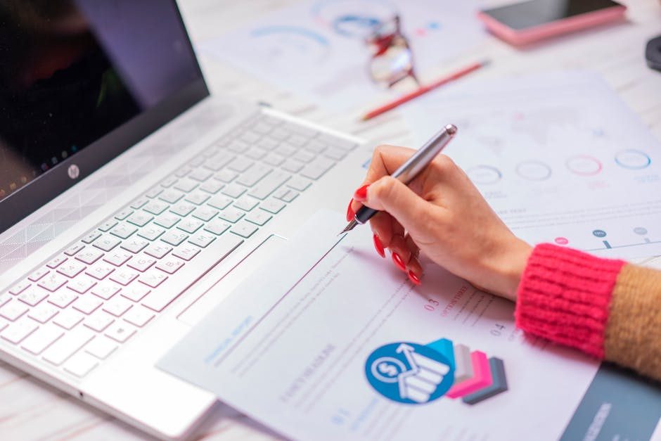 Live-Webinar mit Fragerunde und Marktanalyse auf Laptop